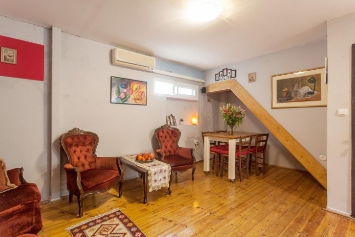 image-in-gallery