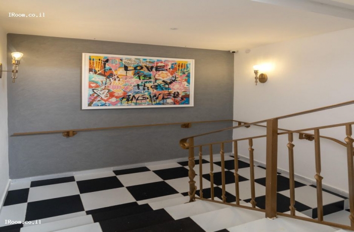 image-in-gallery