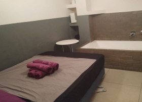 חדרים להשכרה לפי שעה בתל אביב tlv room חדרים דיסקרטיים לפינוק זוגי, פרטי, נגיש ונוח. ברחוב קרליבך